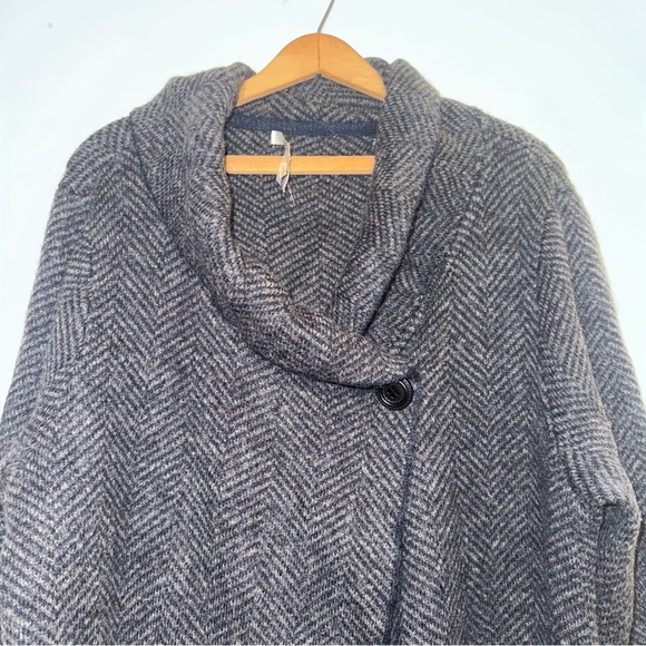 Max Studio Gray Cardigan Asymmetrical Button Pockets Womens Size 2X Herringbone - Picture 3 of 7